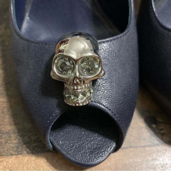 Alexander McQueen Skull Peep-toe Pumps - Picture 6 of 14